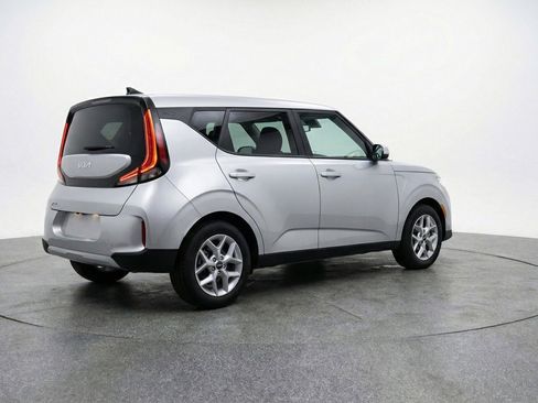 Used 2025 Kia Soul LX w/ LX Technology Package image 9
