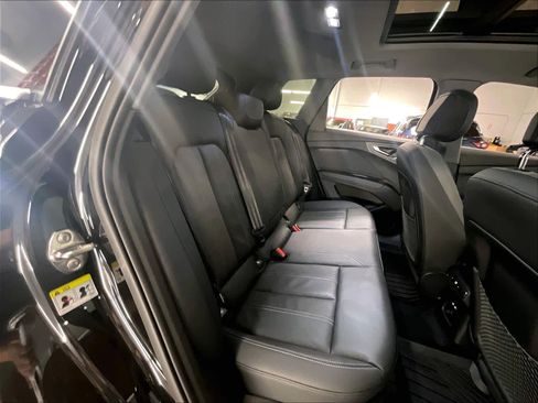 Used 2023 Audi Q4 e-tron Premium Plus w/ Premium Plus image 27