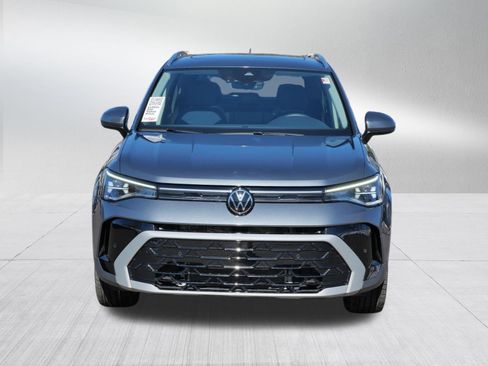 Certified 2025 Volkswagen Taos SEL image 2