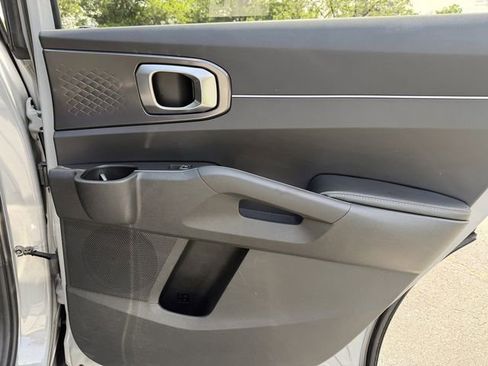 Certified 2025 Kia Sorento S w/ Panoramic Sunroof Package FWD image 31