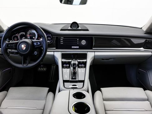 Used 2023 Porsche Panamera Turbo S image 4