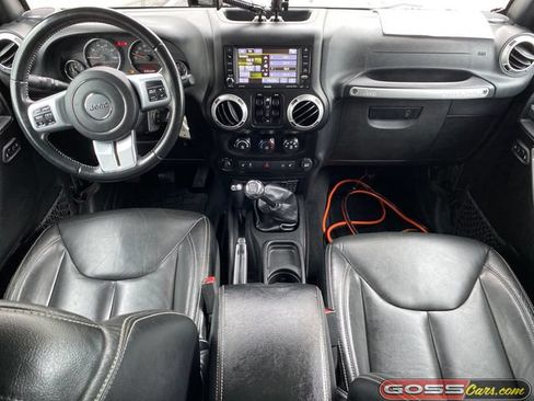 Used 2016 Jeep Wrangler Unlimited Rubicon AWD/4WD image 8