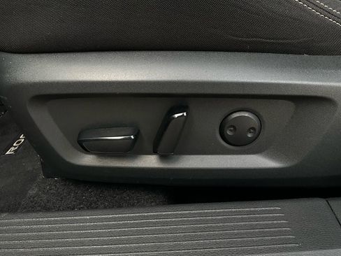 Used 2025 Nissan Rogue SV image 11