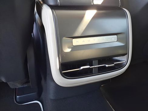 Used 2024 Lincoln Nautilus Premier image 25