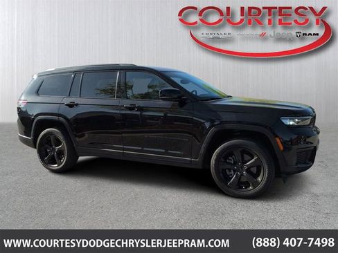 Certified 2022 Jeep Grand Cherokee L Laredo RWD image 1