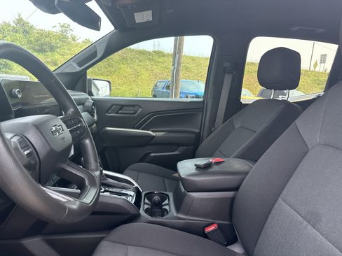 Used 2024 Chevrolet Colorado Trail Boss w/ Advanced Trailering Package AWD/4WD image 11