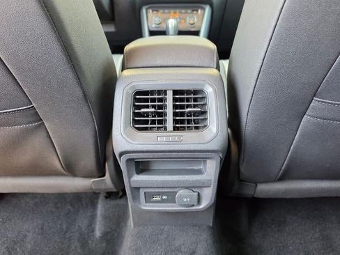 Used 2020 Volkswagen Tiguan SE FWD image 28