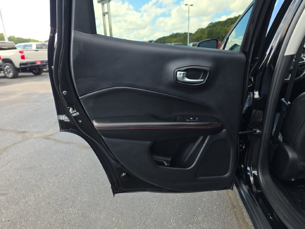 Used 2021 Jeep Compass Trailhawk AWD/4WD image 27