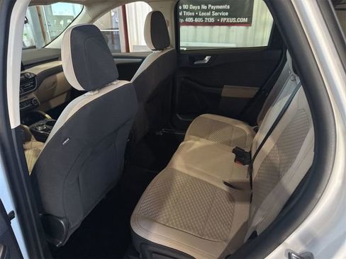 Used 2020 Ford Escape SE image 9