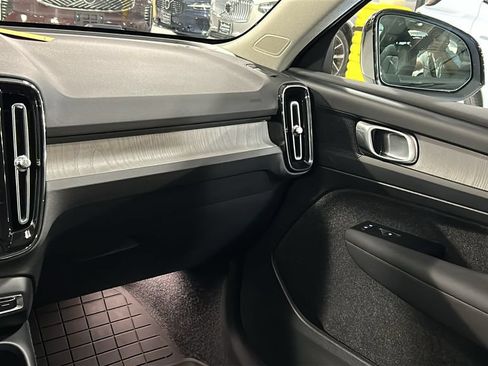 Certified 2026 Volvo XC40 B5 Plus AWD/4WD image 25