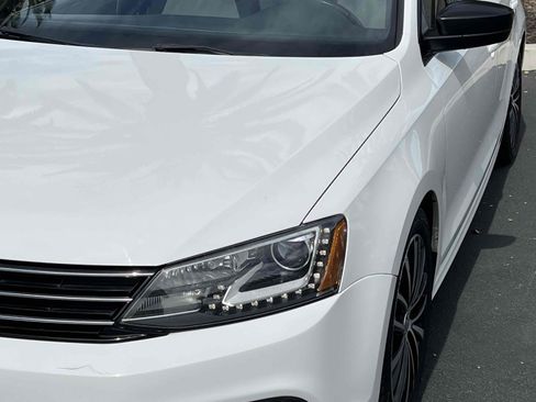 Used 2016 Volkswagen Jetta Sport w/ Lighting Package image 40