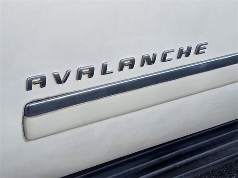 Used 2012 Chevrolet Avalanche LTZ image 15
