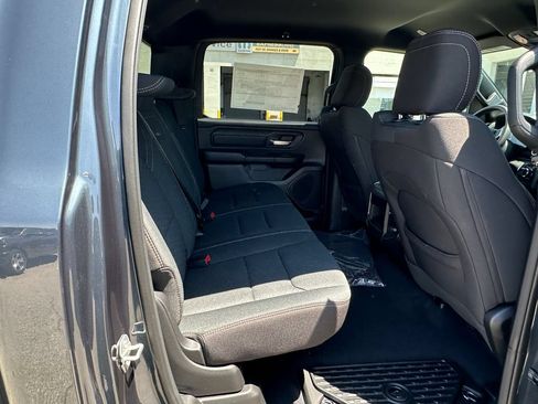 New 2026 RAM 1500 Express AWD/4WD image 18