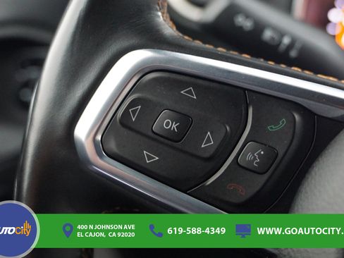 Used 2022 Jeep Wrangler Unlimited Sahara AWD/4WD image 18