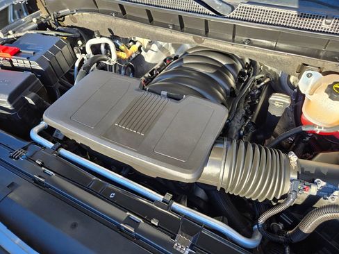 Used 2024 Chevrolet Suburban LT image 18