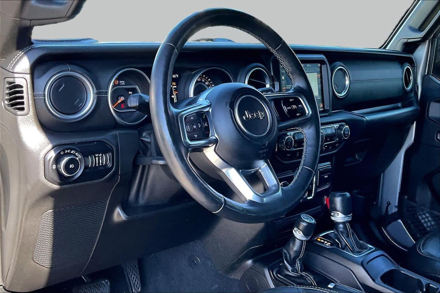 Used 2018 Jeep Wrangler Unlimited Sahara AWD/4WD image 16