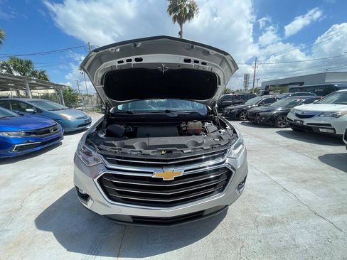 Used 2019 Chevrolet Traverse LT FWD image 2