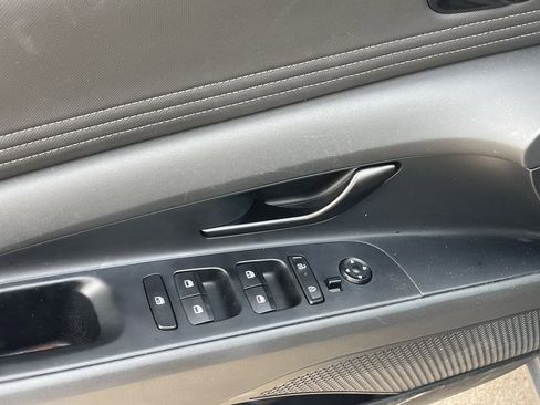 Used 2025 Hyundai Elantra Sport image 12