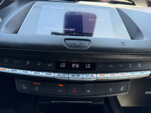 Used 2021 Cadillac XT4 Premium Luxury AWD/4WD image 11