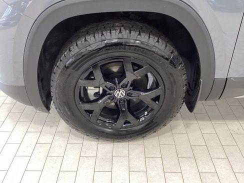 Used 2025 Volkswagen Atlas Peak Edition SE image 22