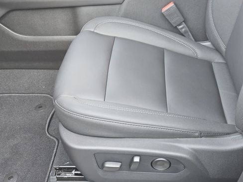 New 2026 Chevrolet Suburban LT w/ Comfort Package RWD image 25