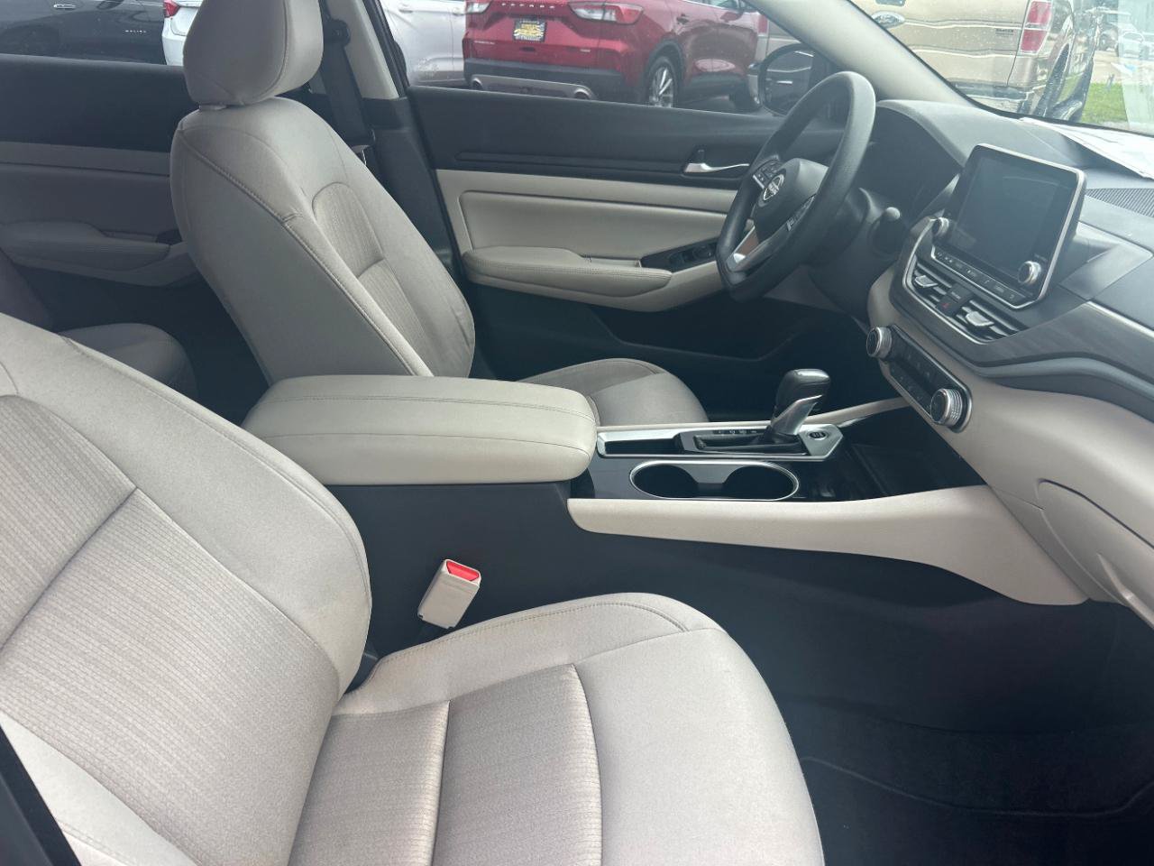 Used 2024 Nissan Altima 2.5 SV FWD image 23