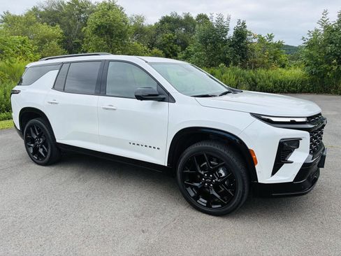 Used 2024 Chevrolet Traverse RS image 10