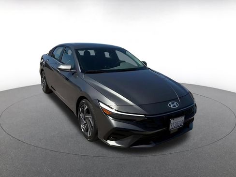 Used 2025 Hyundai Elantra SEL FWD image 3