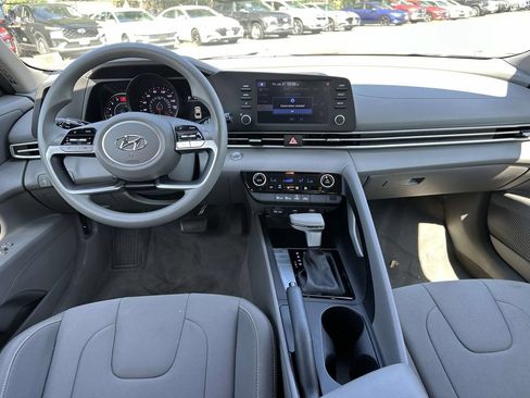 Used 2023 Hyundai Elantra SEL FWD image 18