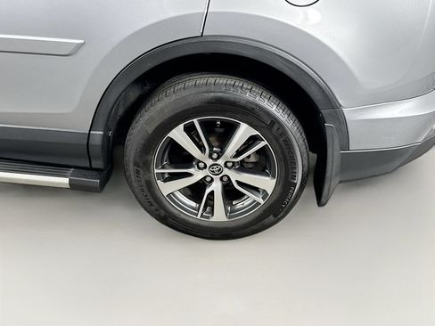 Used 2018 Toyota RAV4 XLE AWD/4WD image 9