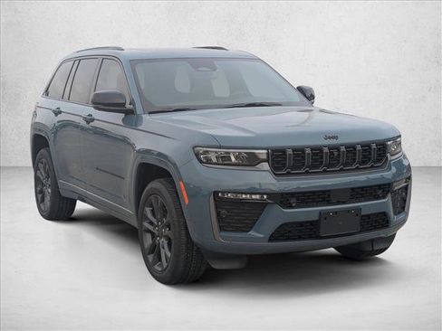 Used 2026 Jeep Grand Cherokee Limited AWD/4WD image 2
