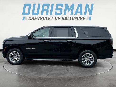 Used 2025 Chevrolet Suburban Premier AWD/4WD image 3