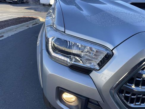 Used 2017 Toyota Tacoma TRD Sport image 16