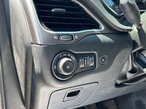 Used 2020 Jeep Cherokee Limited AWD/4WD image 34