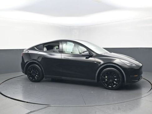 Used 2022 Tesla Model Y Long Range AWD/4WD image 7