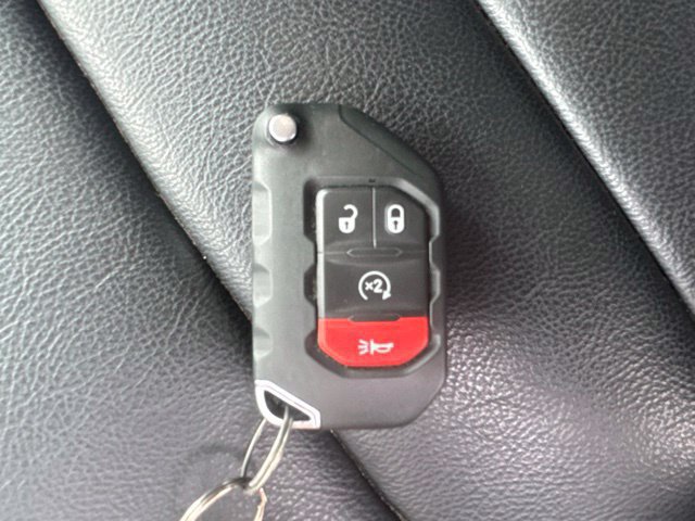 Used 2025 Jeep Gladiator Sport AWD/4WD image 31