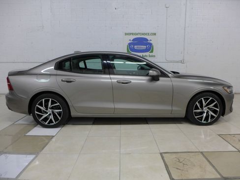Used 2020 Volvo S60 T5 Momentum image 7
