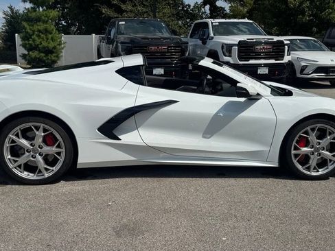 Used 2022 Chevrolet Corvette Stingray Premium Cpe w/ Z51 Performance Package RWD image 2