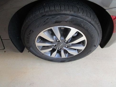 Used 2022 Chrysler Pacifica Limited image 9