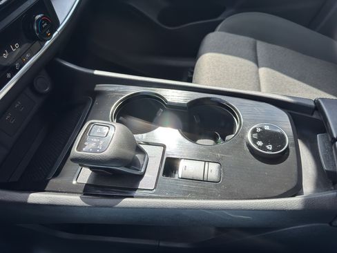 Used 2025 Nissan Rogue SV AWD/4WD image 22