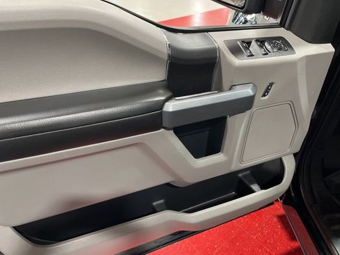 Used 2018 Ford F150 XLT w/ Trailer Tow Package image 17