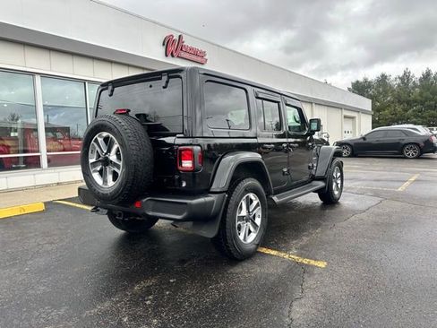 Used 2022 Jeep Wrangler Unlimited Sahara w/ Cold Weather Group AWD/4WD image 5