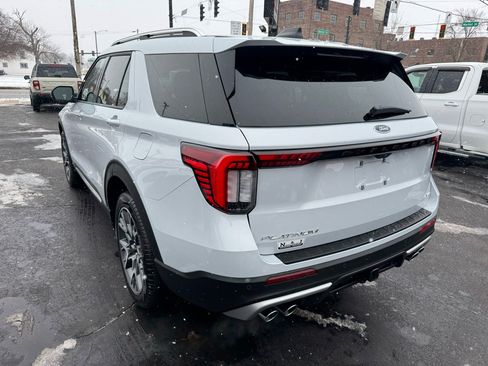 Used 2025 Ford Explorer Platinum w/ Ultimate Package image 7