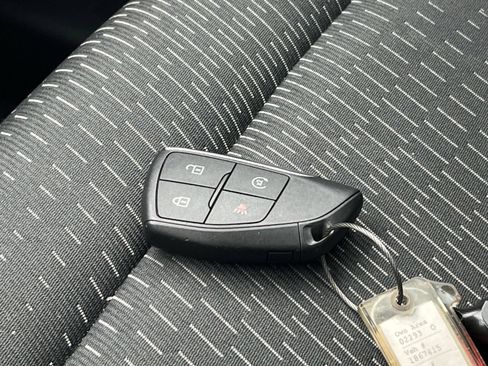 Used 2025 Chevrolet Equinox LT FWD image 25
