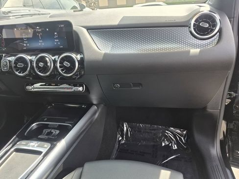 Used 2025 Mercedes-Benz GLA 250 image 32