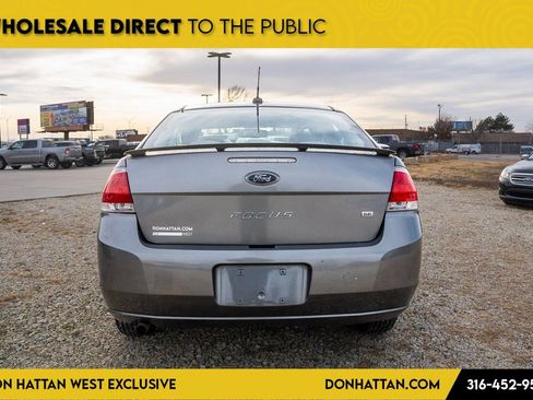 Used 2010 Ford Focus SE image 25