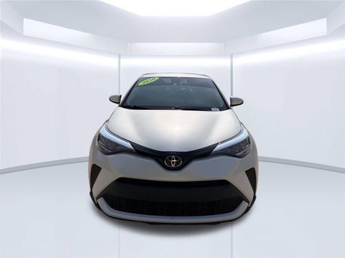 Used 2020 Toyota C-HR LE FWD image 2
