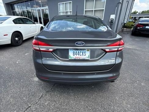Used 2017 Ford Fusion SE w/ Fusion SE Technology Package FWD image 8
