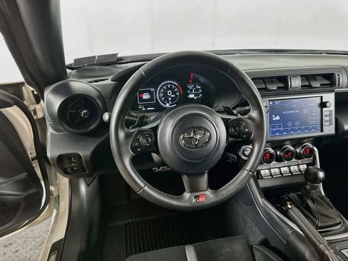 Used 2024 Toyota GR86 Premium RWD image 19