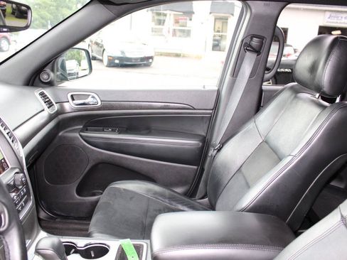 Used 2018 Jeep Grand Cherokee Altitude AWD/4WD image 14